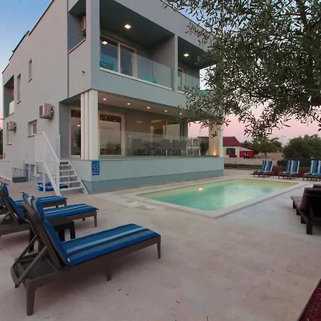 Villa Modern Horizont With Sea View Pool And Playroom Fazana