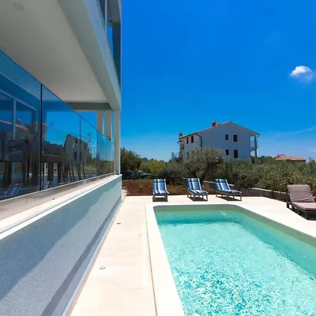 Modern Horizont With Sea View Pool And Playroom Fazana